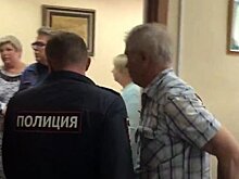 Депутаты Сортавалы «уволили» мэра города и пытались выдавить его из кабинета силой