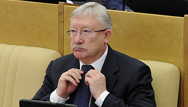 Российский сенатор: Мэй пугает избирателей "злыми русскими"