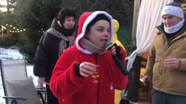 На новогодней вечеринке на даче у Королевой запел даже Винокур