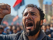 Российским туристам посоветовали не выходить из отелей из-за протестов в Анталии