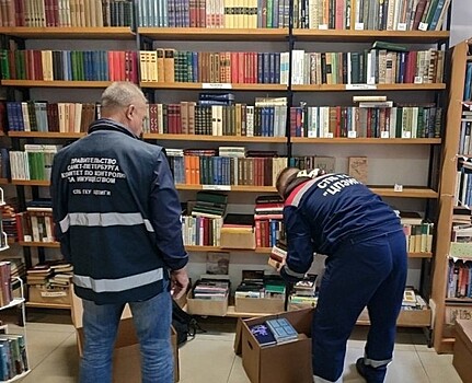 «Мы боролись, но бюрократия победила». На литейном закрыли книжный салон «Около Ахматовой»