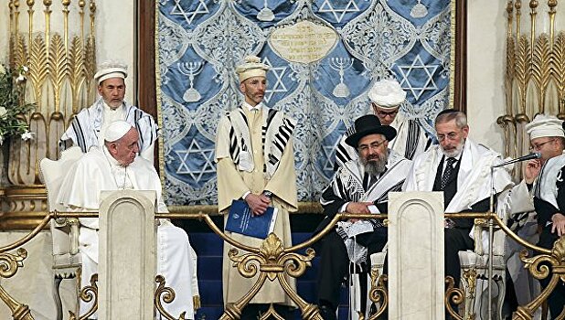 Папа Франциск нанес визит в римскую синагогу