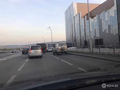 Пробка образовалась в Кемерове из-за "несерьезного" ДТП