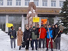 Студенты МГРИ участвуют в уборке снега на улицах Академика Волгина и Миклухо-Маклая