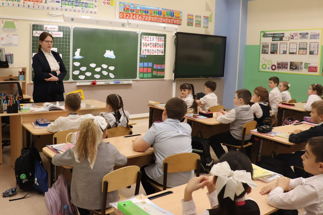 Владимир Мазур: В 2026 году в школы Томской области по программе «Земский учитель» придут работать 23 специалиста