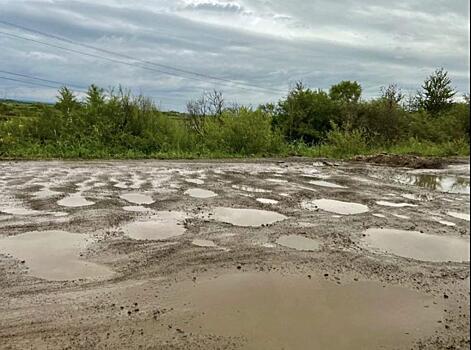 «Не могут починить все лето»: приморцы пытаются привлечь внимание властей к ремонту дорог