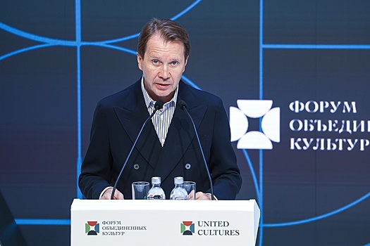 Евгений Миронов возглавил на Форуме объединенных культур сессию "Театр"