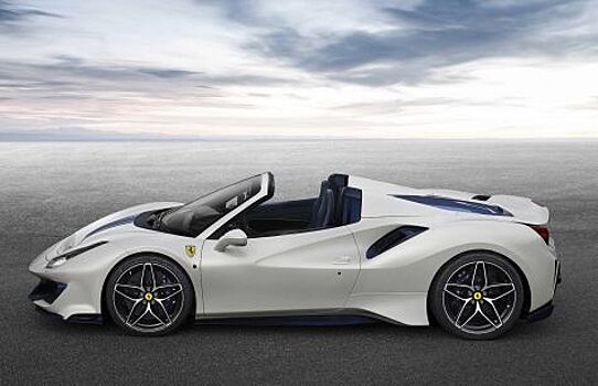 Показан публично Ferrari 488 Pista Spider. Технически — то же купе