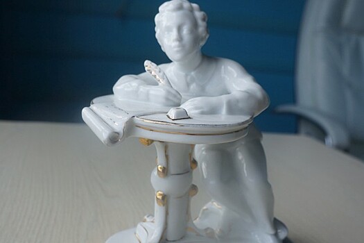 Пушкин в фарфоре: в чем секрет легендарной статуэтки