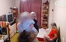Пьяный уралец заперся дома с сыном и угрожал облить полицию кипятком