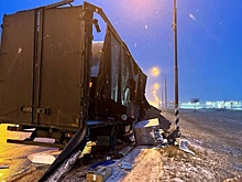 В Тверской области грузовик столкнул автобус в кювет