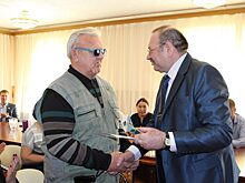 В День республики верхнеколымчанам вручили награды