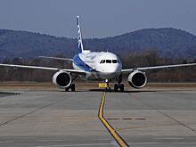 В Севастополе самолет выкатился за пределы посадочной полосы и загорелся