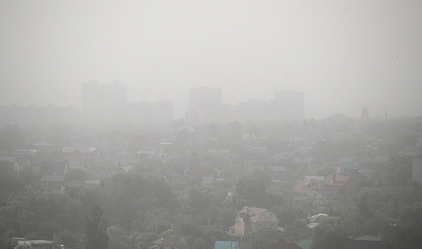 Пыльная буря надвигается на Волгоград со стороны Калмыкии