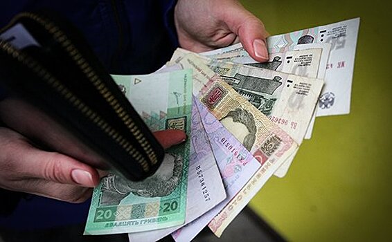 Госдума запретила переводы денег из России на Украину