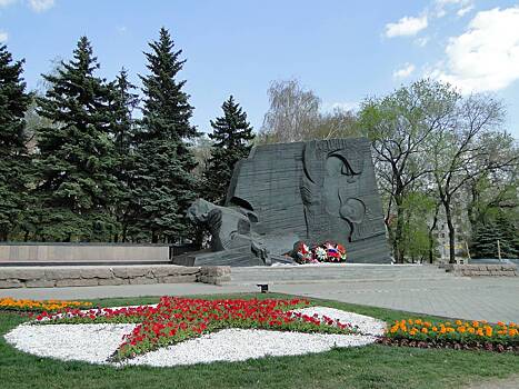 В России задержали осквернившего «Памятник Славы» на Мемориальном комплексе мужчину