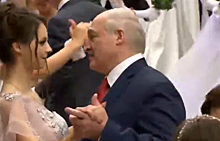 Лукашенко станцевал на балу с юной незнакомкой