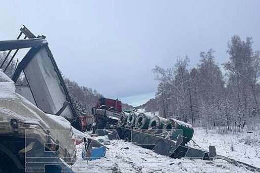 В Иркутской области столкнулись грузовики с белорусом и китайцем за рулем