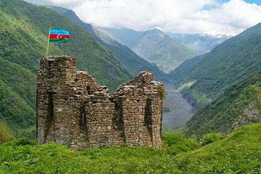 Туристический поток в Азербайджан продолжил расти