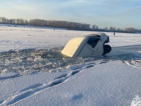В Башкирии грузовик провалился под лед на реке Белой