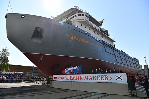 В Северодвинске вывели из эллинга морской транспорт вооружения "Академик Макеев"