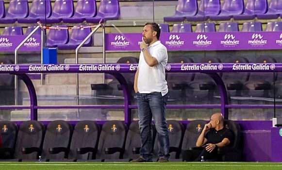 Тренер "Вальядолида": "Команда убеждена, что может победить "Барселону"