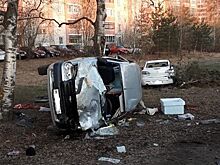 Авария напротив «Коллажа»: водителя пришлось вытаскивать из машины спасателям