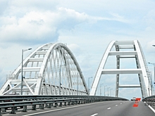 Перед Крымским мостом пробка 1,5 километра