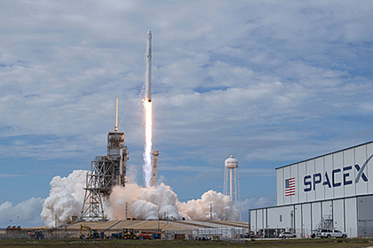 В КСША стартовала ракета Falcon 9 с десятью спутниками связи