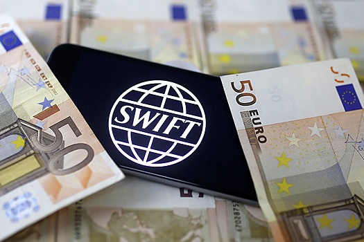 Еврокомиссия хочет закрыть доступ к SWIFT еще 22 банкам России