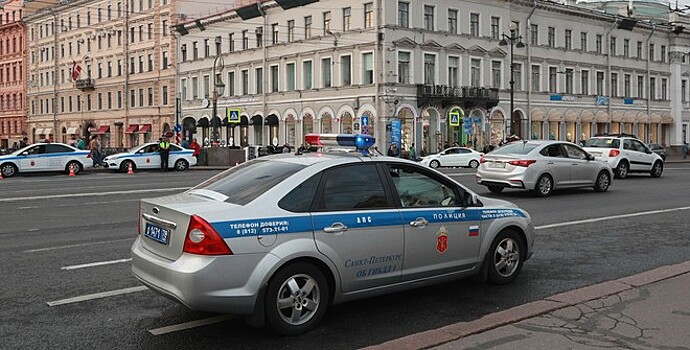 Полиция Санкт-Петербурга изъяла с выставки политические плакаты