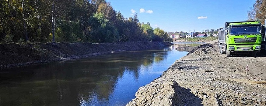 Расчистку русла реки Ушаковки проводят с опережением графика