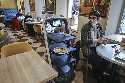 Итальянские рестораторы закупают роботов-официантов