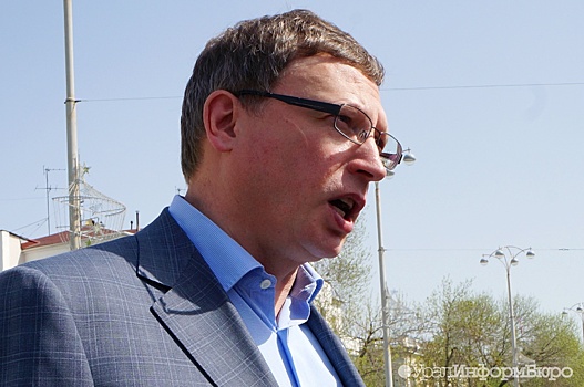 Омский губернатор Бурков рискует погрязнуть в мусоре