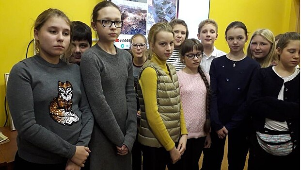 Школьникам из Аэропорта рассказали о личности Черняховского
