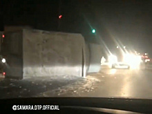 В Самаре на Ракитовском шоссе "Газель" опрокинулась на бок