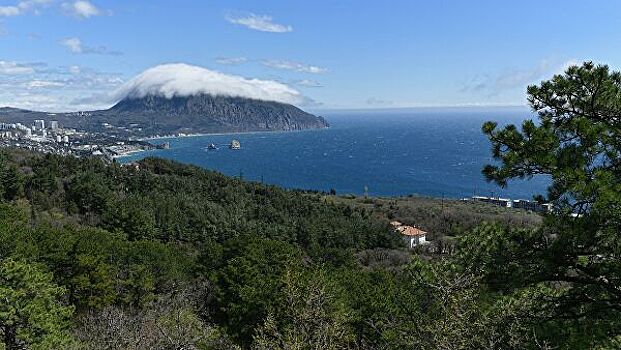 В горах Крыма спасли группу туристов