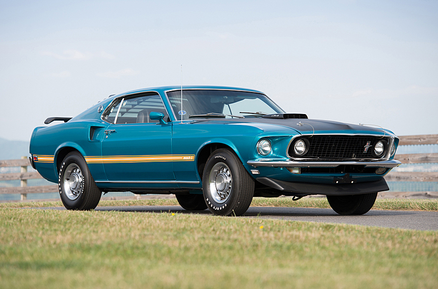 Mustang Mach I. Крутой Mach I 1969–1970 годов — не просто модификация. Скорее, этакий суббренд и отдельная линейка в рамках самого первого Mustang. Фастбек предлагался с опциями и двигателями на любой вкус, начиная от «351-го» Windsor и Cleveland (5,8 литра) с двухкамерным карбюратором и мощностью от 253 л.с. Ну а тем, кто желал гонять по-взрослому, была прямая дорога к топовым вариациям.