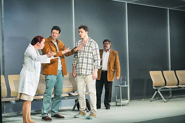 В Самарском театре драмы вышла премьера спектакля "Весы" (16+) по пьесе Евгения Гришковца