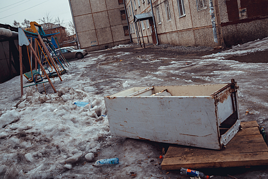 Подростки в старом холодильнике попытались совершить сплав по Волге