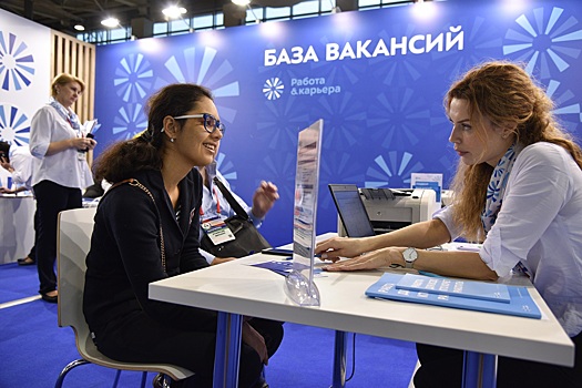 Почти 400 столичных школьников прошли организованные центром «Моя карьера» оплачиваемые стажировки