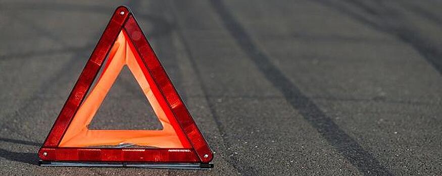 В Екатеринбурге Приора влетела в троллейбус