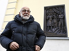 На здании ИД "Аргументы и факты" установили мемориальную доску в честь поэмы "Горе от ума" Грибоедова