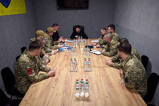 Зеленский сфотографировался с военными в нацистских нашивках