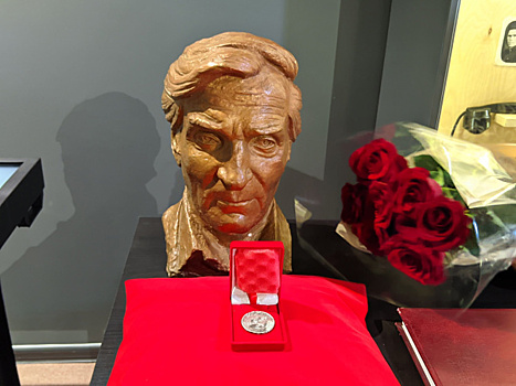 Фронтовая медаль Валентина Носкова, утерянная в боях под Ленинградом, доставлена в Тольятти