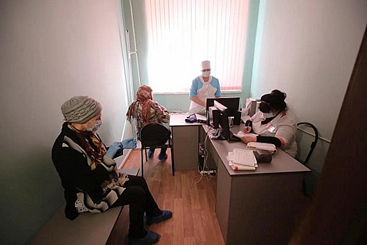 Почти 3,3 тысячи пенсионеров получили вакцину от COVID-19 в Волгоградской области