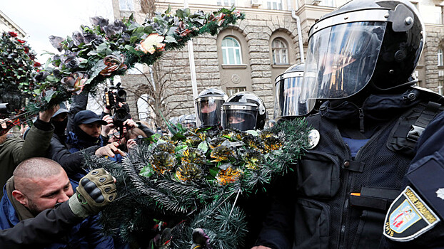 В Киеве проходит митинг националистов против коррупции в оборонной сфере страны