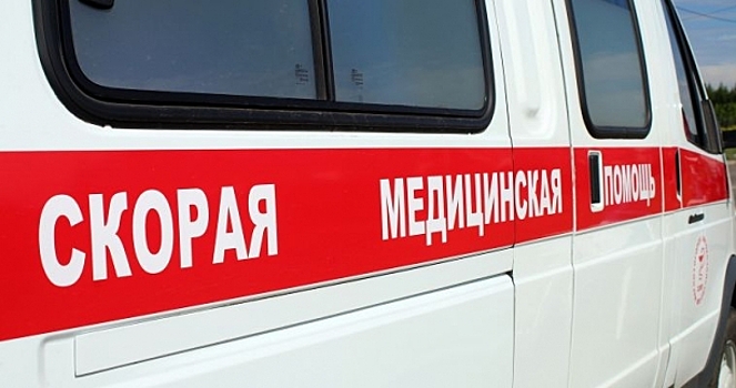 Из окна третьего этажа дома в Новочеркасске выпал годовалый малыш