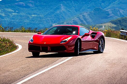 Продажи новых автомобилей Ferrari в РФ в январе-июле сократились на 33% - до 16 машин