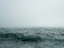 Краснодарский край накрыл шторм века: туристы лезут в море